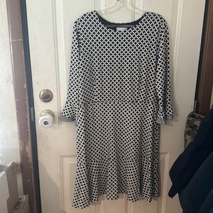 *FINAL* CHARTER CLUB PETITES BLACK/WHITE PRINTED FLUTTER SLEEVE DRESS: EUC: PL
